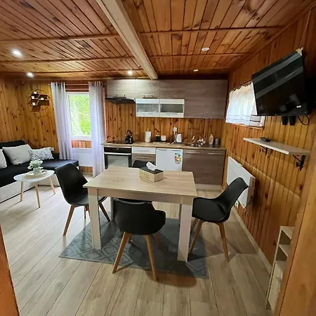 W Srodku Lasu Z Balia Ferienhaus